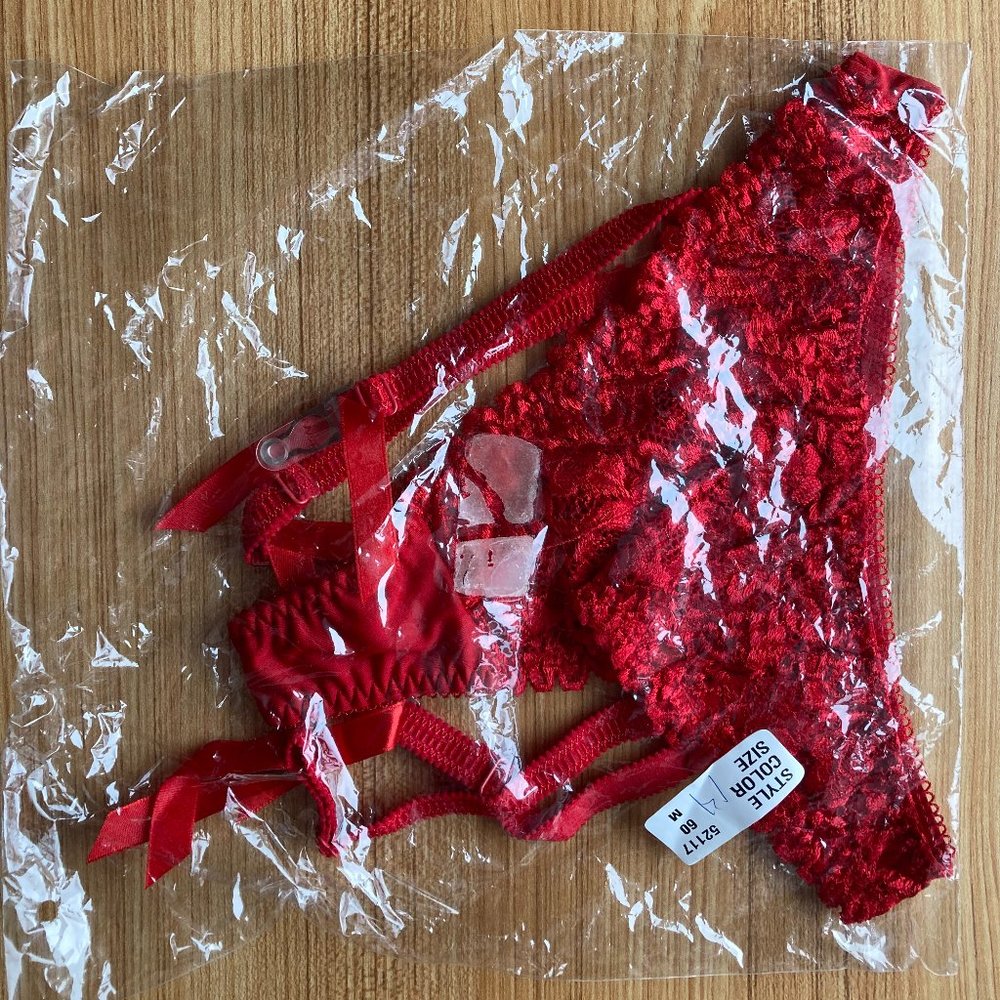 CANDY APPLE RED LACEY GARTER